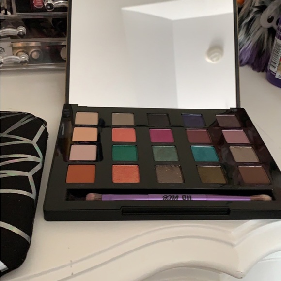 Urban Decay Vice Eyeshadow Palette - Picture 2 of 2